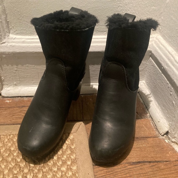 No. 6 Brand 5" Pull On Shearling Clog Boot on Mid on Black Base; Gently Worn - Picture 3 of 8